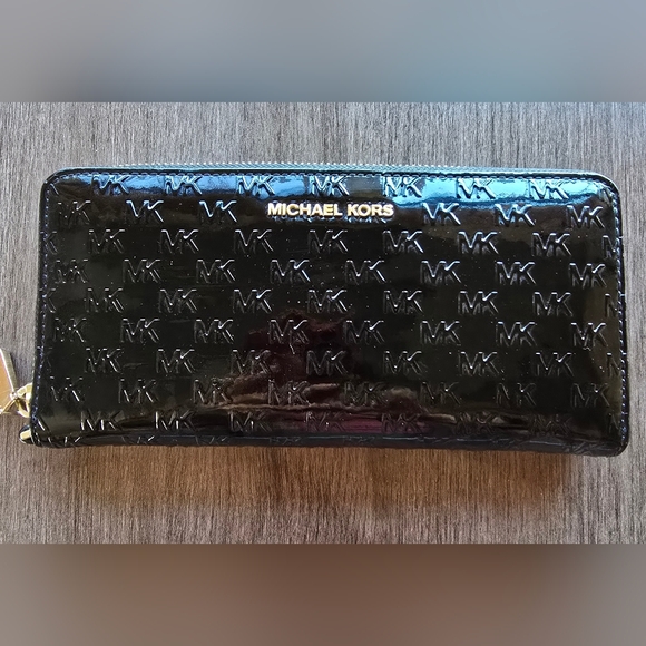 Michael Kors Black Jet Set Embossed Logo Wallet Clean Condtion - Picture 1 of 8